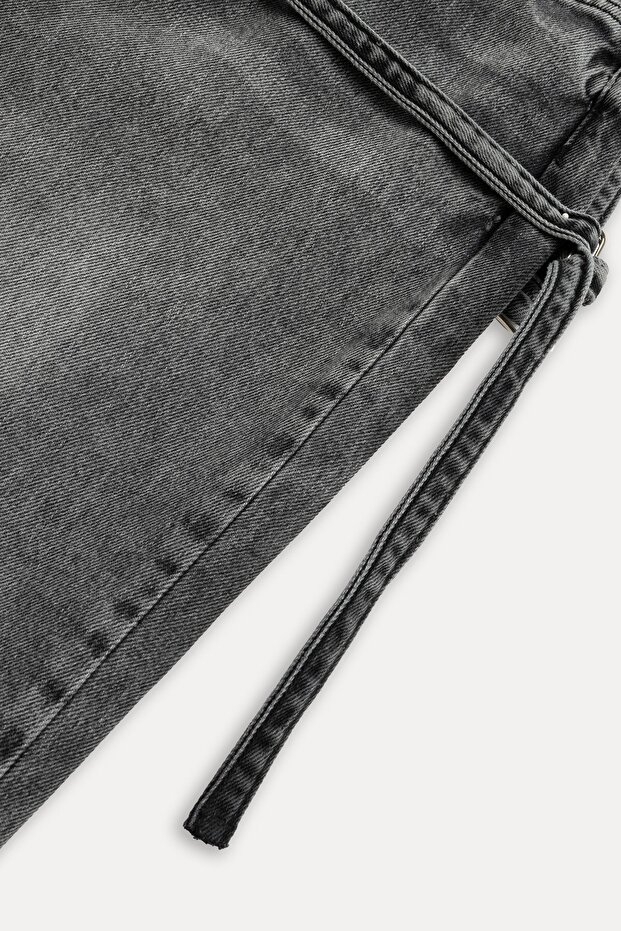 Mid-rise designer jeans - 3