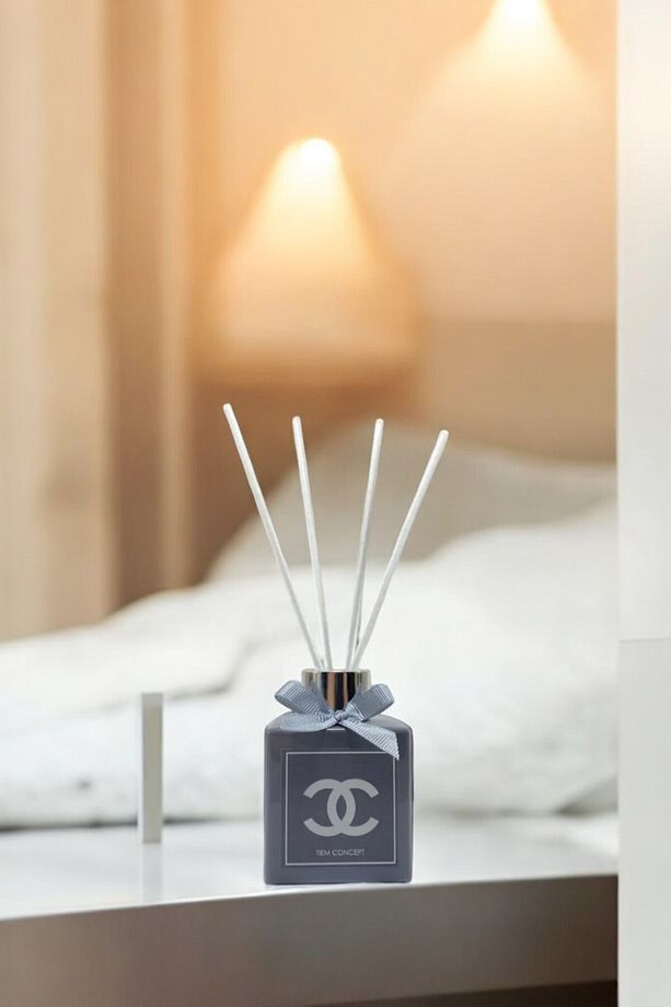 Dekoratif Vanilya Kokulu Gri Parlak Şişeli 100 ml Çubuklu Oda Kokusu - 1