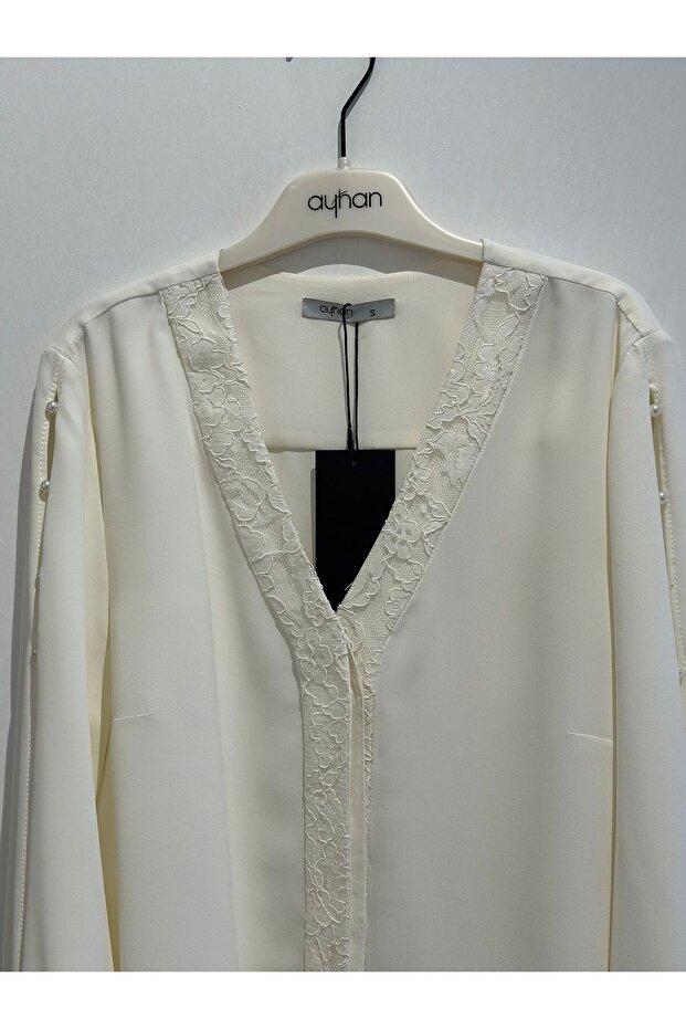 بلوزة بأكمام مكشكشة وفتحة أمامية - 4