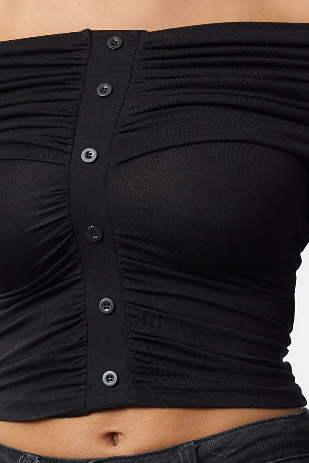Siyah Büzgü/Drape Detaylı Düğme Detaylı Carmen Yaka Crop Örme Bluz TWOAW25BZ00240 - 3