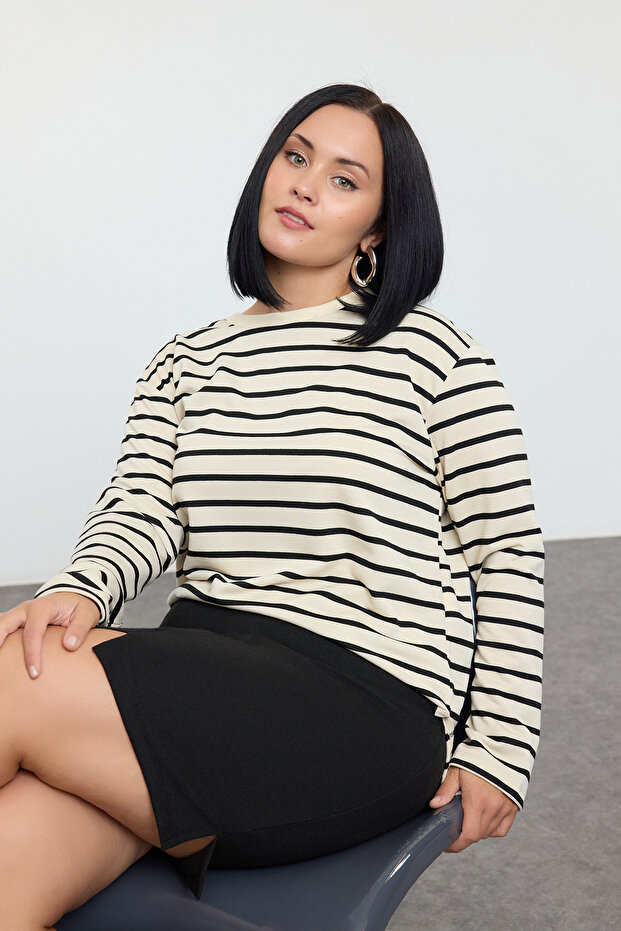Bej Bisiklet Yaka Çizgili Örme Büyük Beden Sweatshirt TBBAW25AO00041 - 1