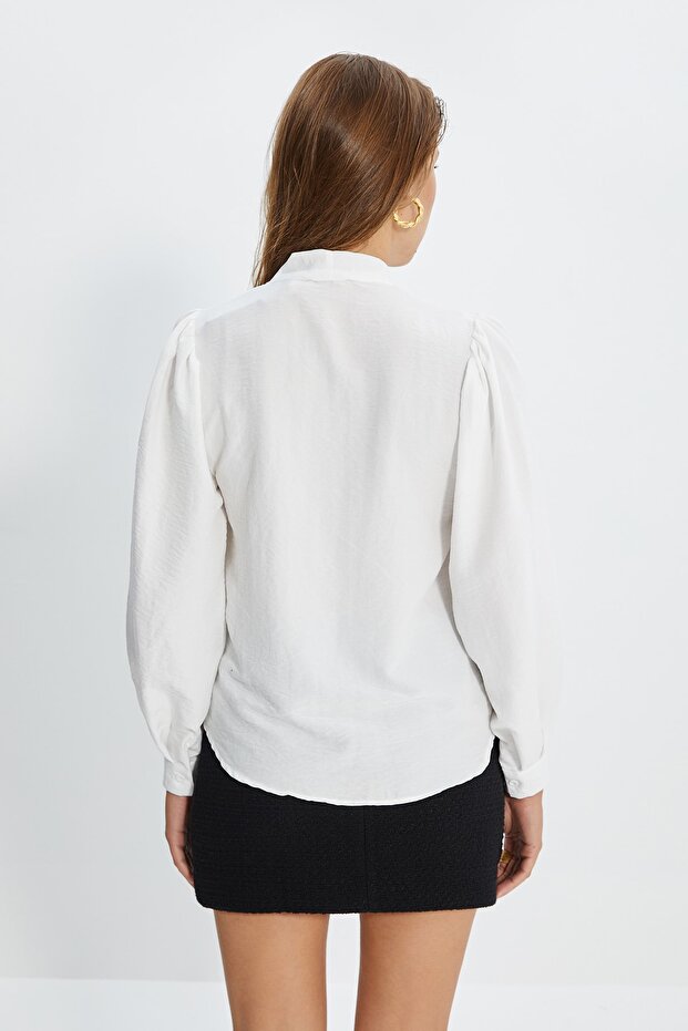 Ekru Yakada Fular Detaylı Oversize Dokuma Gömlek TWOSS21GO0098 - 5