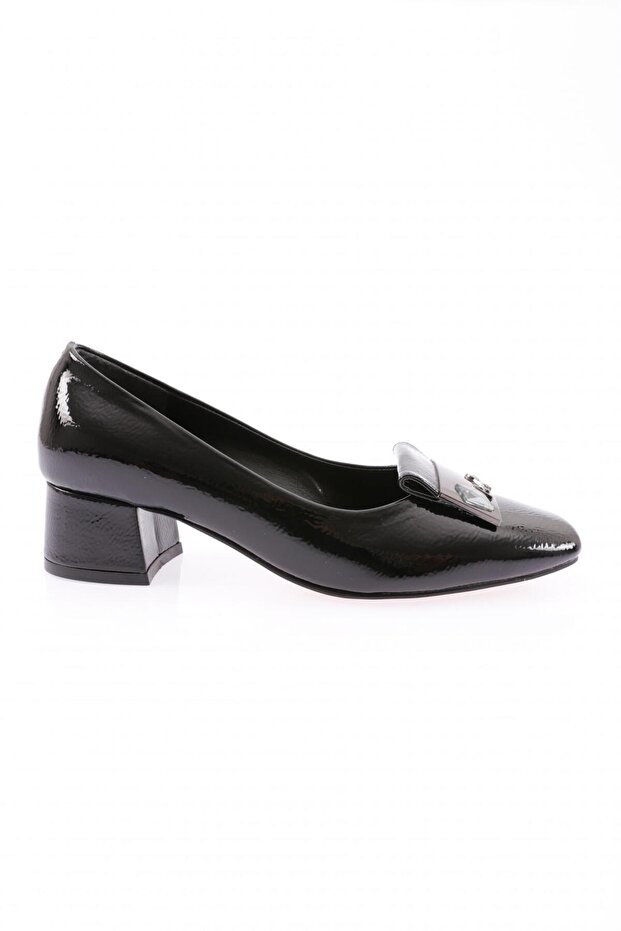 K104 Women's Heeled Shoes with Iron Accessories