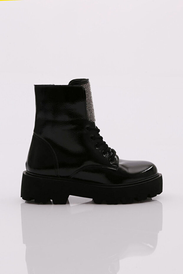 K1611-22K Silver Stone Detailed Black Thick Sole Women's Boots