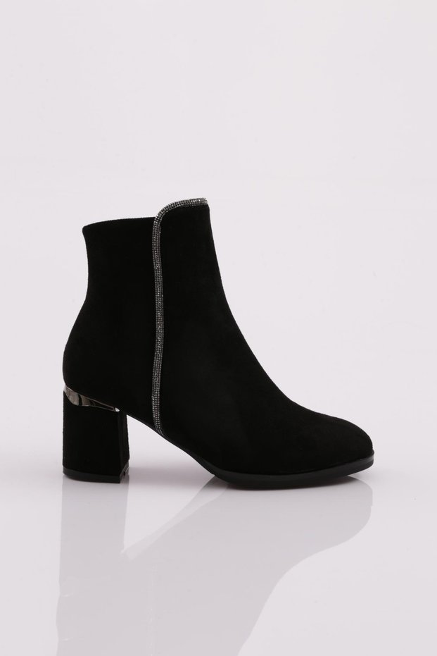 404-190-22K Black Suede Short Heeled Boots