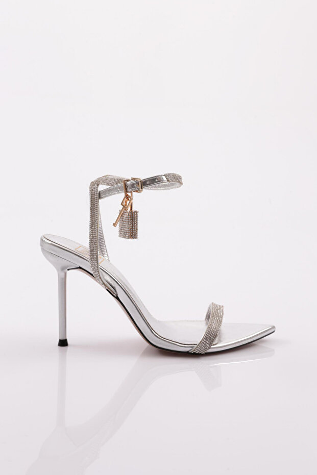 01004 Women's Heeled Shoes