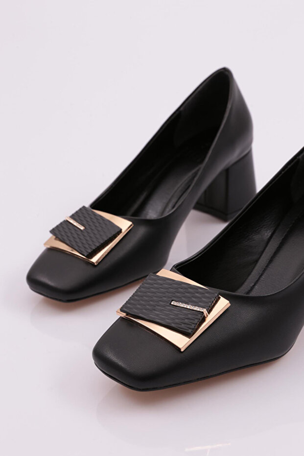 Tocuri de damă 34643539 - 4