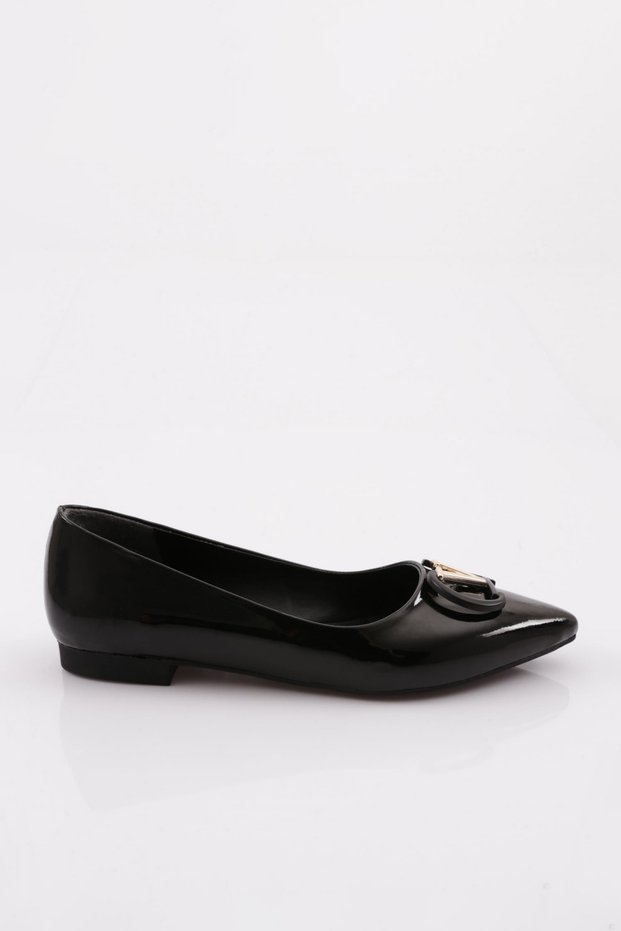Women's V-Buckle Ballerinas Black Patent Leather 21413365