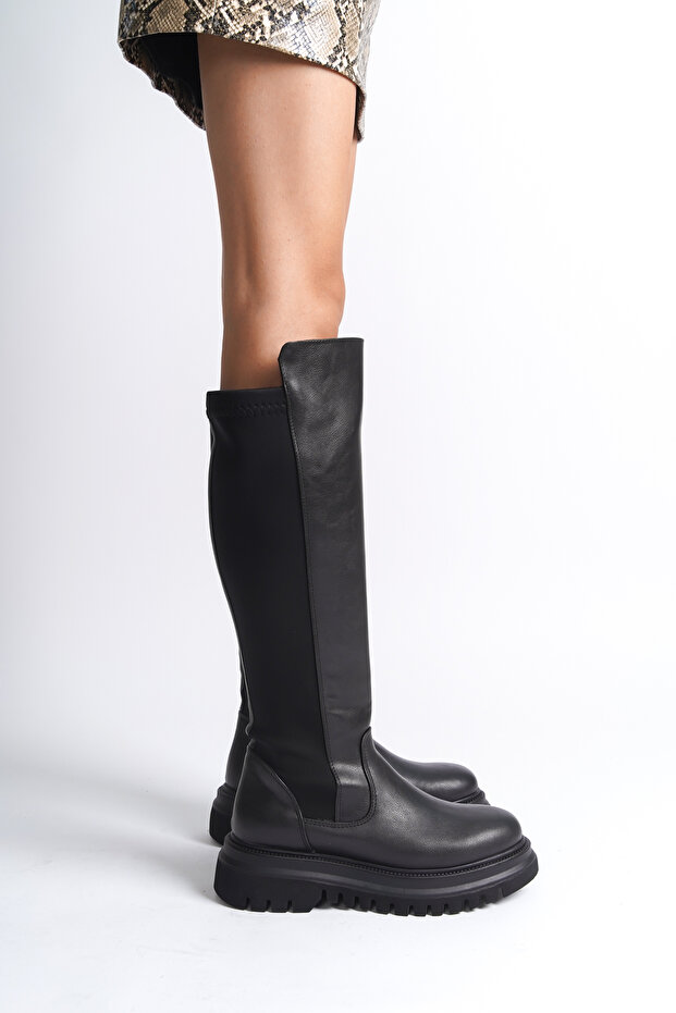 Hosszú cipzáras női csizma - 1