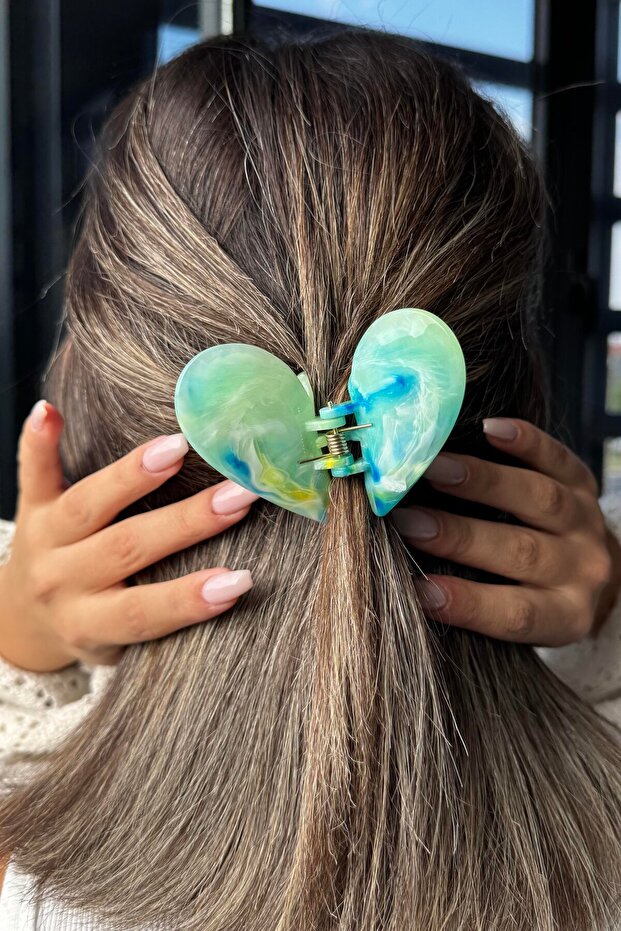 Green Color Heart Detailed Bone Peg Buckle