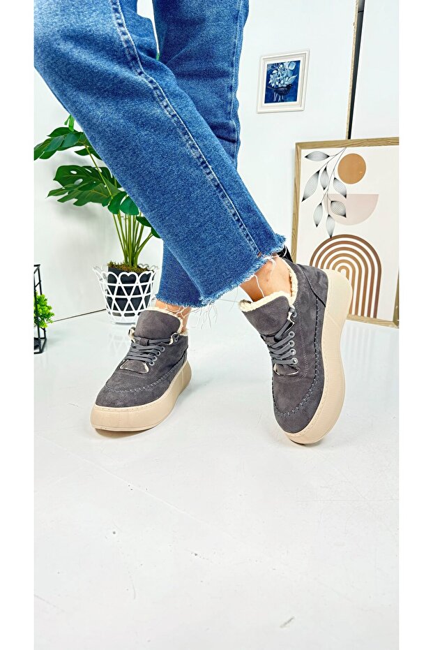 Günlük Kadın Gri Bot Bağcıklı Yüksek Kalın Tabanlı Kürklü Oval Burunlu Süet Hafif Bootie 1701 - 5
