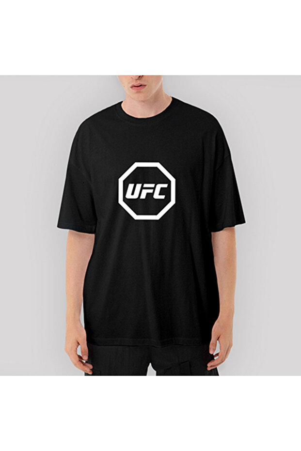 تي شيرت أسود كبير الحجم بشعار UFC