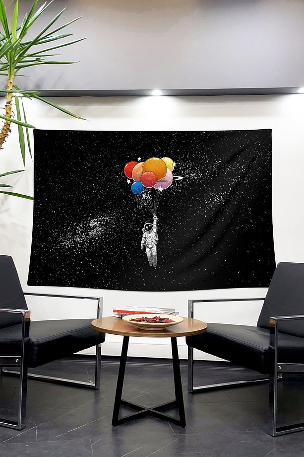 Sonsuzluğa Yolculuk: Astronot ve Uçan Gezegenler Duvar Örtüsü Duvar Halısı Tapestry - 1