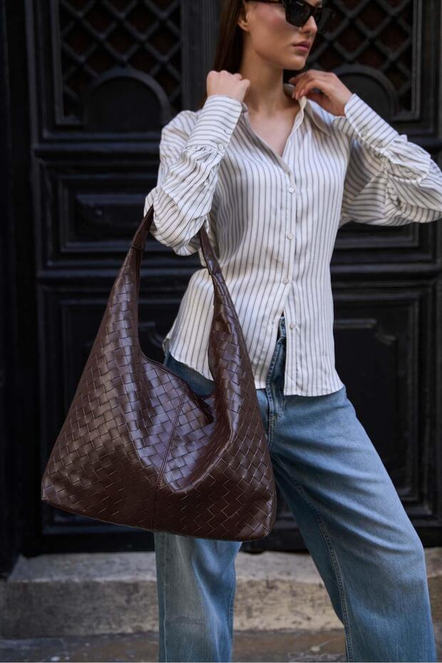 Braune Damen-Schultertasche aus gestricktem, gemustertem Bottega-Leder - 3