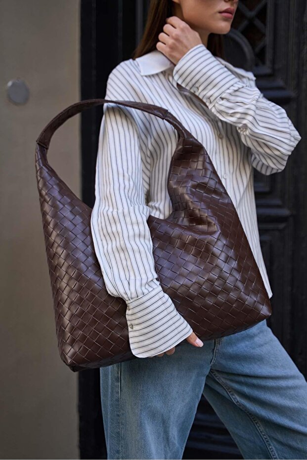 Braune Damen-Schultertasche aus gestricktem, gemustertem Bottega-Leder - 5