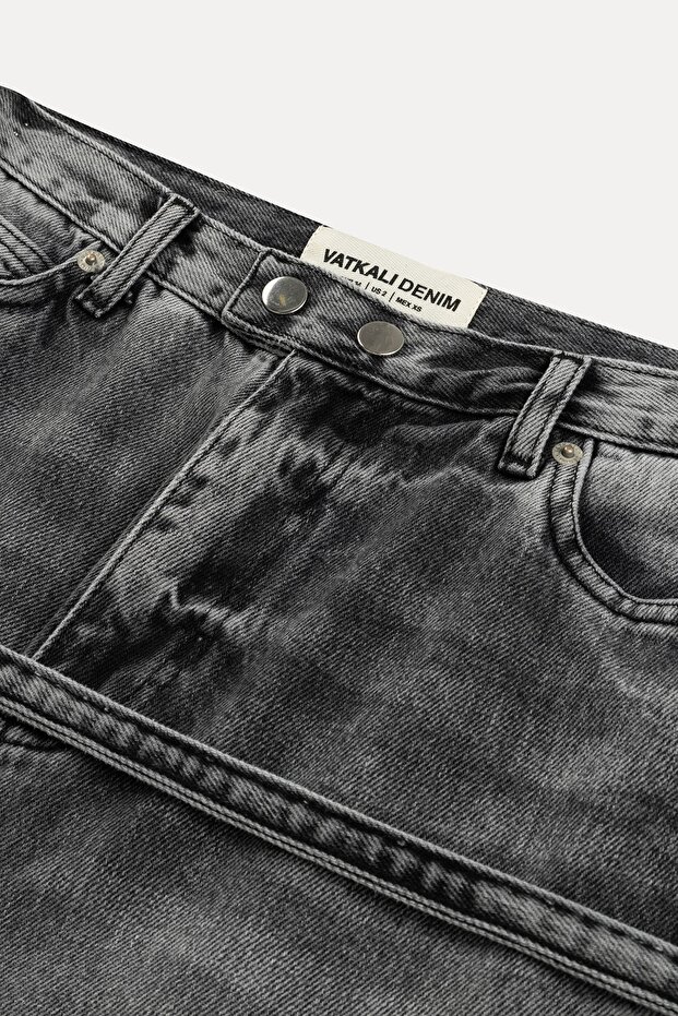Mid-rise designer jeans - 4