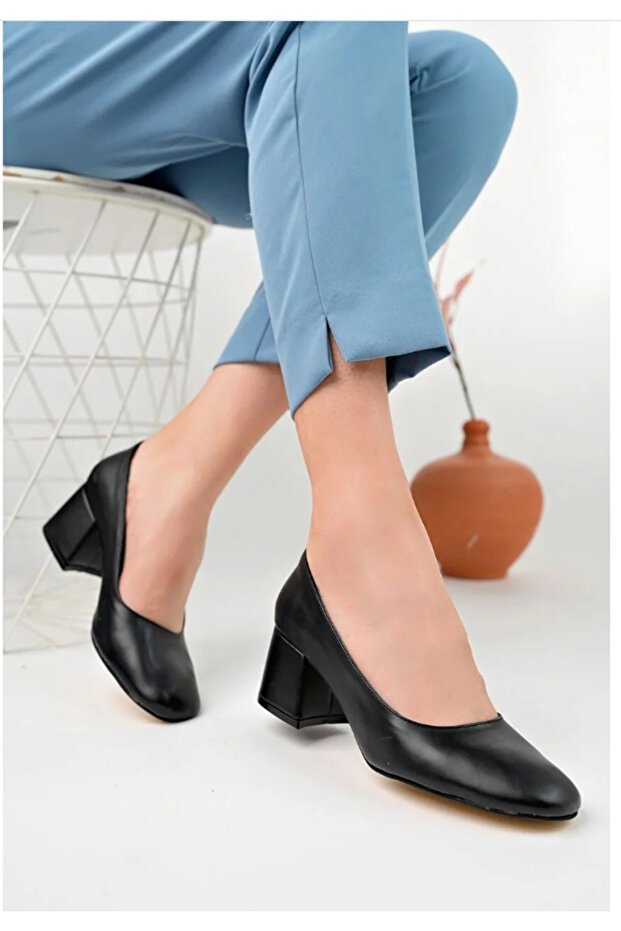 504K. Ragaza Round Toe Short Heel Shoes
