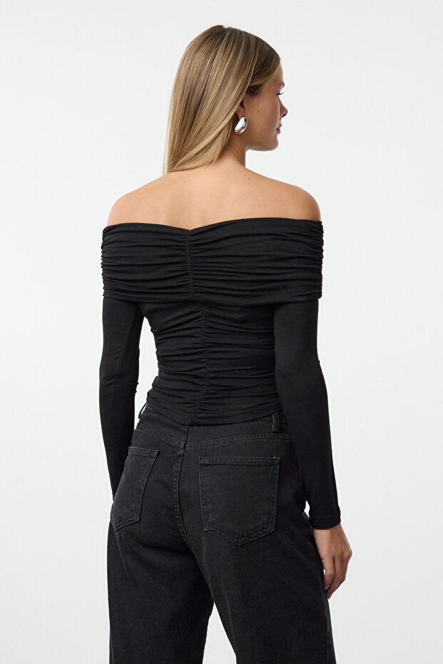 Siyah Büzgü/Drape Detaylı Düğme Detaylı Carmen Yaka Crop Örme Bluz TWOAW25BZ00240 - 5