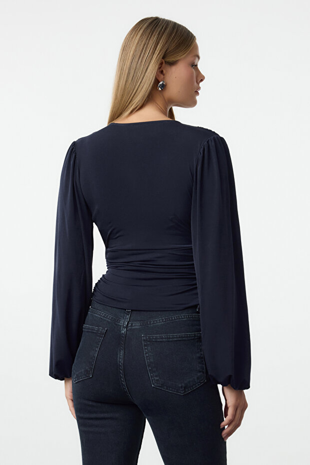 Lacivert Kruvaze Büzgü/Drape Detaylı Uzun Kollu Esnek Örme Bluz TWOAW25BZ00021 - 5