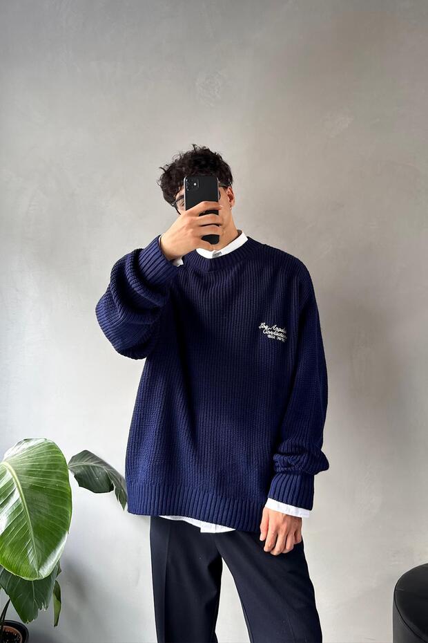 Minimal Embroidered Crew Neck Sweater Navy Blue