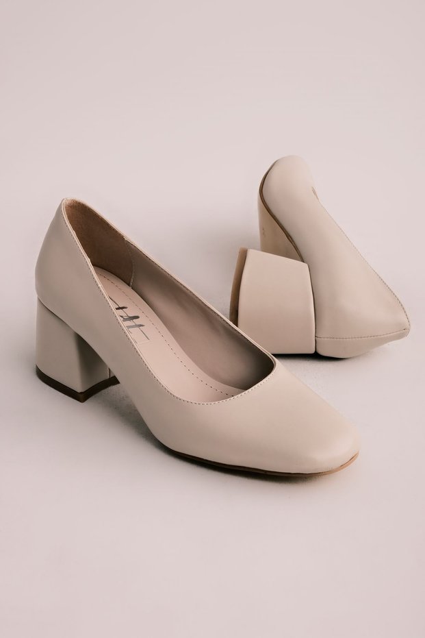 Modi Women's Heeled Shoes Blunt Toe-Cream