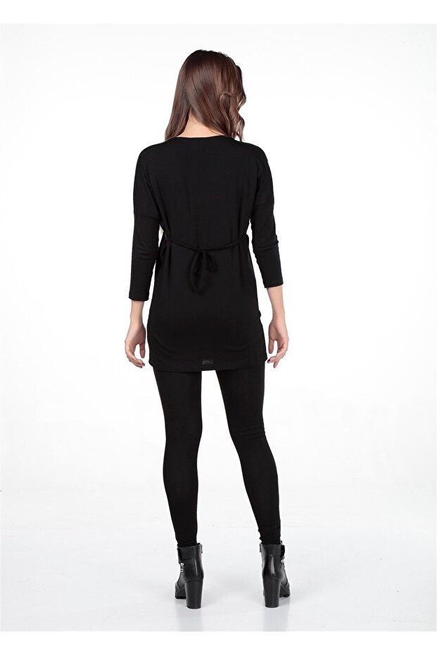 بلوزة حمل مطبوعة بنمط نصي موديل أسود - 2