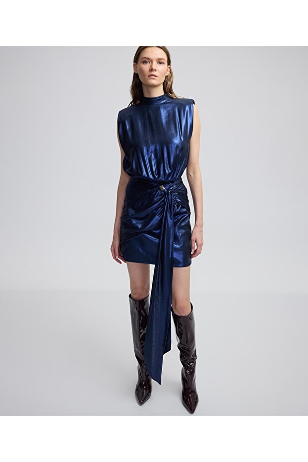 Parlak dokulu drapeli elbise - 1