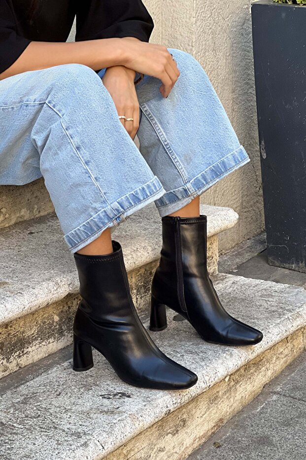 Enyhén fekete matt cipzáras részlet, tompa orrú női sarkú csizma - 1