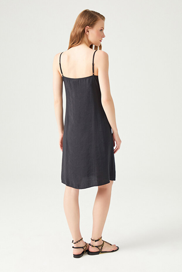 Askılı V Yakalı Elbise - 4