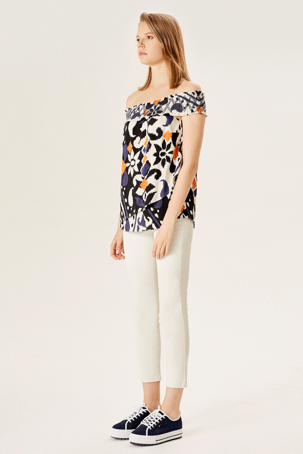 Omuz Dekolteli Dökümlü Bluz - 3