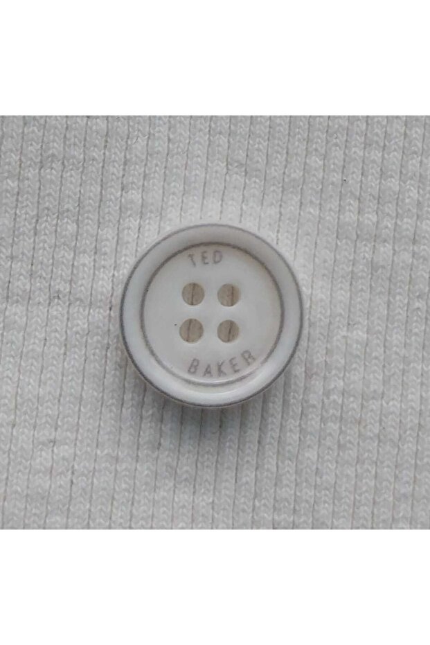 أزرار بوليستر منقوشة باللون الأبيض الفاتح بقطر 1.5 سم 20 قطعة. - 2