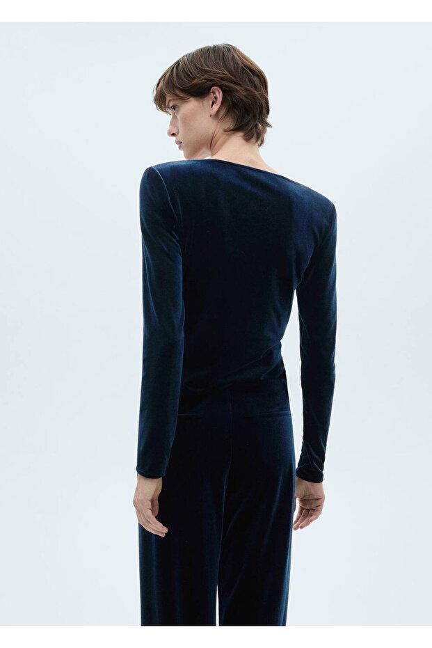 Dekolte kadife tişört - 4