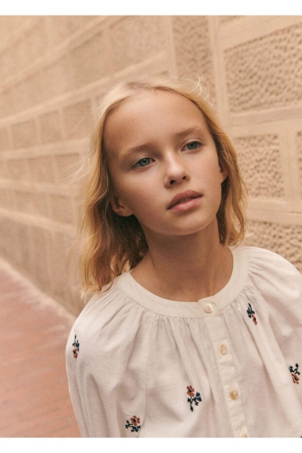 Çiçek işlemeli bluz - 5