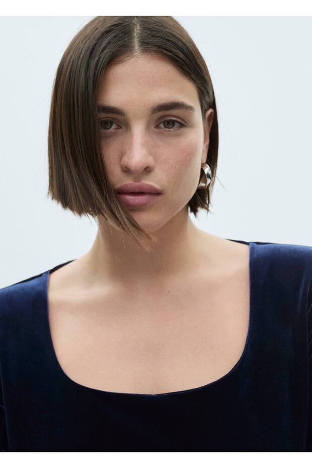 Dekolte kadife tişört - 8