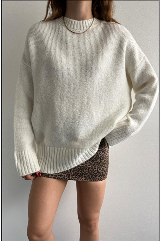 Women's Crew Neck Oversize Ecru Knitwear Sweater