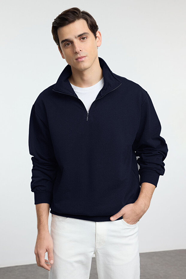 Lacivert Oversize/Geniş Kesim Dik Yaka Fermuarlı Etiketli İçi Polarlı Sweatshirt TMNAW25SW00168 - 1