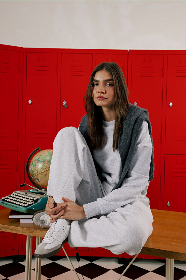 Relaxed Fit Wide Cut Crew Neck Women's Gray Melange Sweatshirt