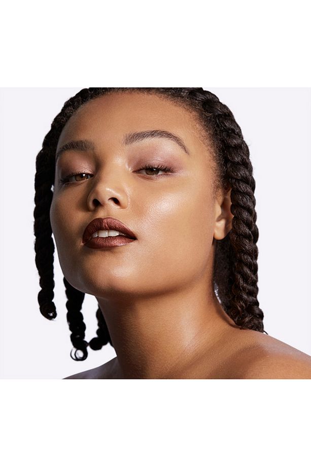 Suya Dayanıklı Doğal Saten Bitişli Fondöten - Studio Face And Body Foundation C1 - 120ml - 5