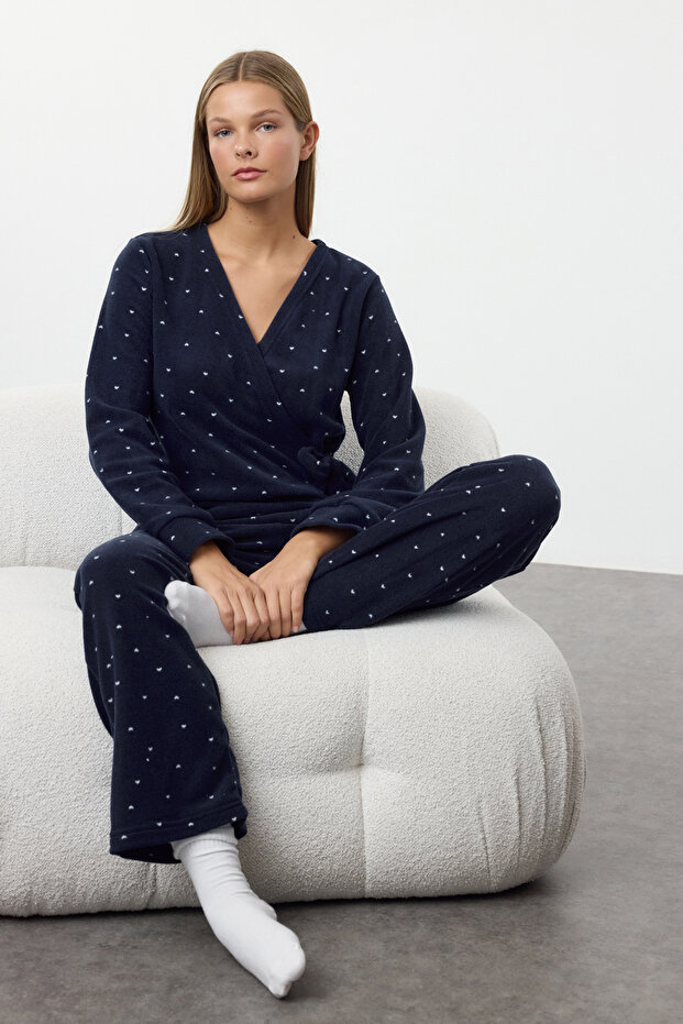 Lacivert Kalpli Bağlama Detaylı Polar Kışlık Örme Pijama Takımı THMAW25PT00139 - 2