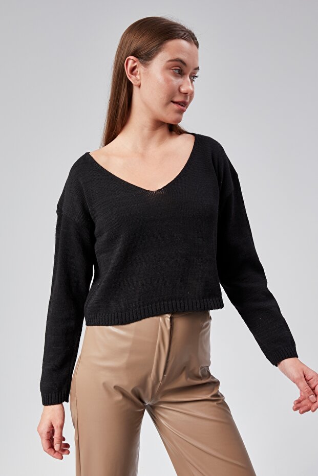 Women's Black Loose Short Knitwear Blouse
