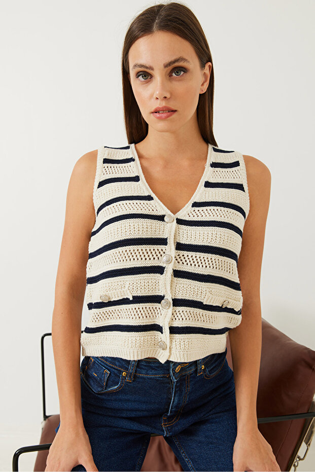 Dámská pruhovaná úpletová vesta s výstřihem do V a třemi knoflíčky 20247525 - 6
