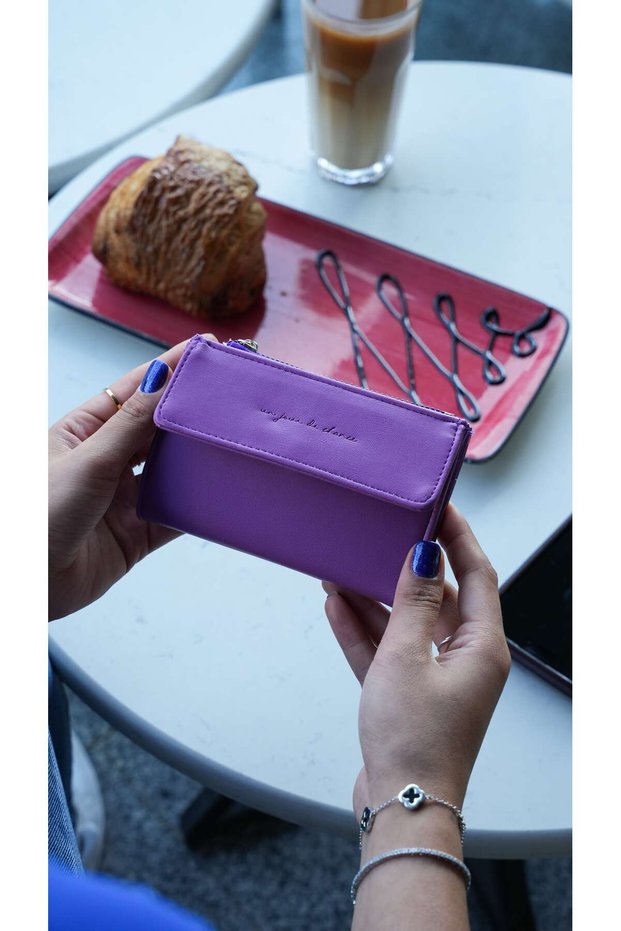 Lisbon Women's Wallet - Cover Detailed