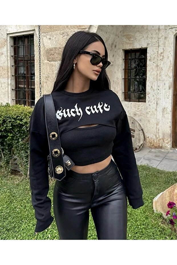 سويت شيرت قصير لطيف بنص قوطي - 1