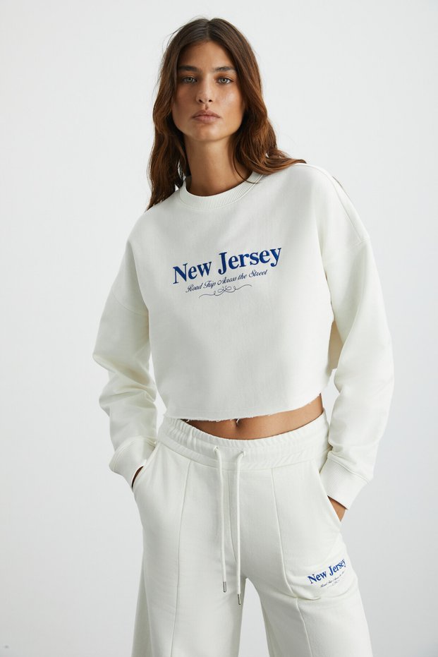Stına Women's Crop City Themed Embroidery Detailed 100% Organic Cotton Knitted Ecru Sweatshirt