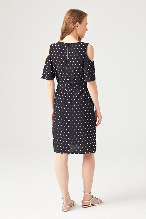 Omuz Dekolteli Puanlı Elbise - 4