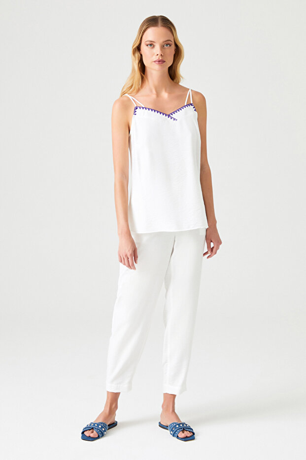 Nakış Detaylı Askılı Bluz - 3