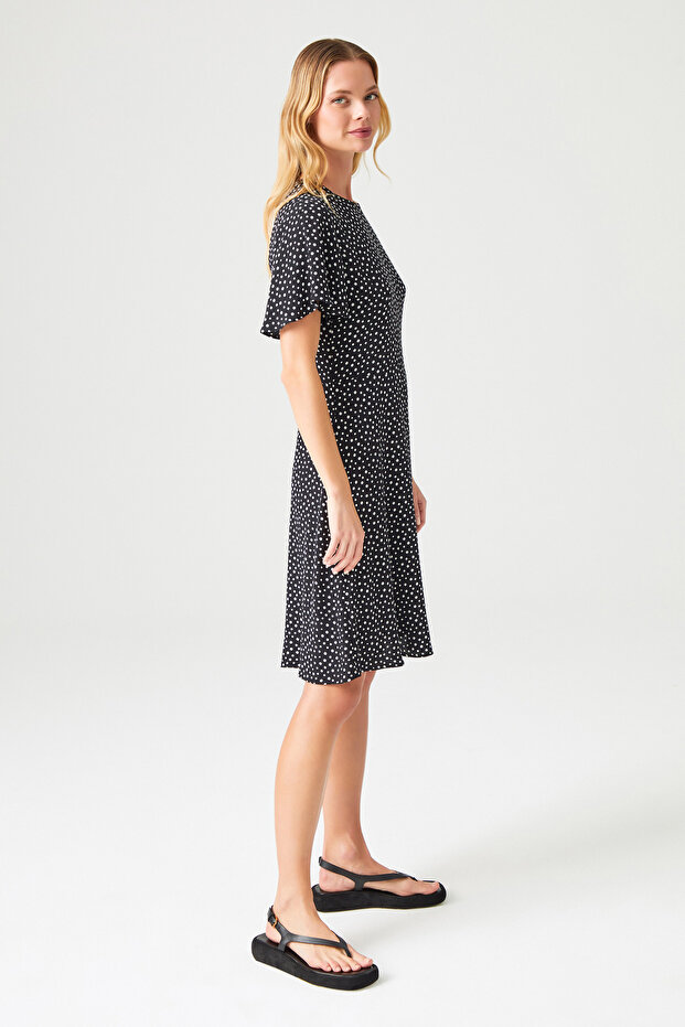 Rochie cu detaliu la spate puncte - 3