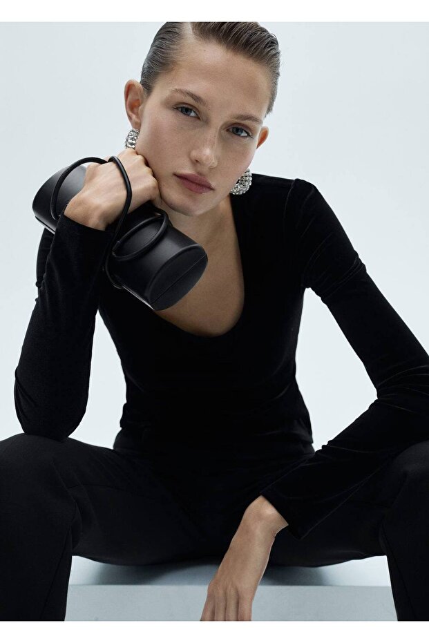 Dekolte kadife tişört - 1