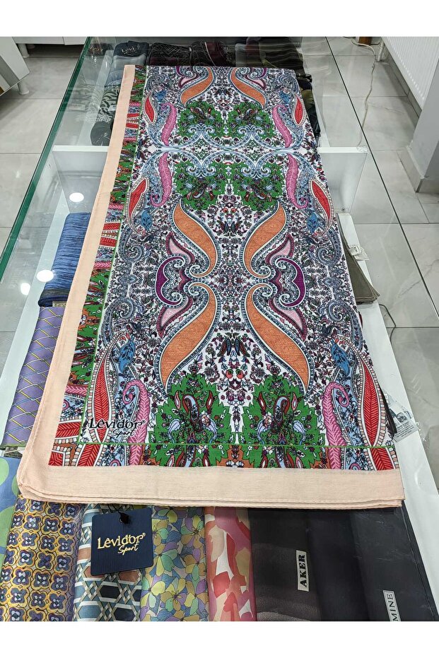 شال رياضي بنمط عرقي - 1