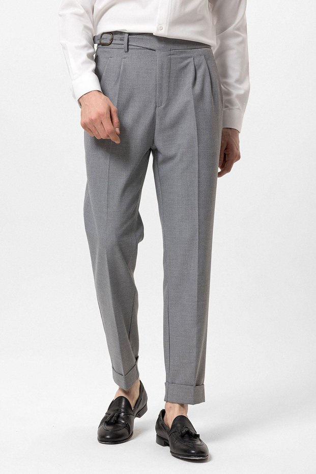 High-waisted pleated men's trousers with buckle detail